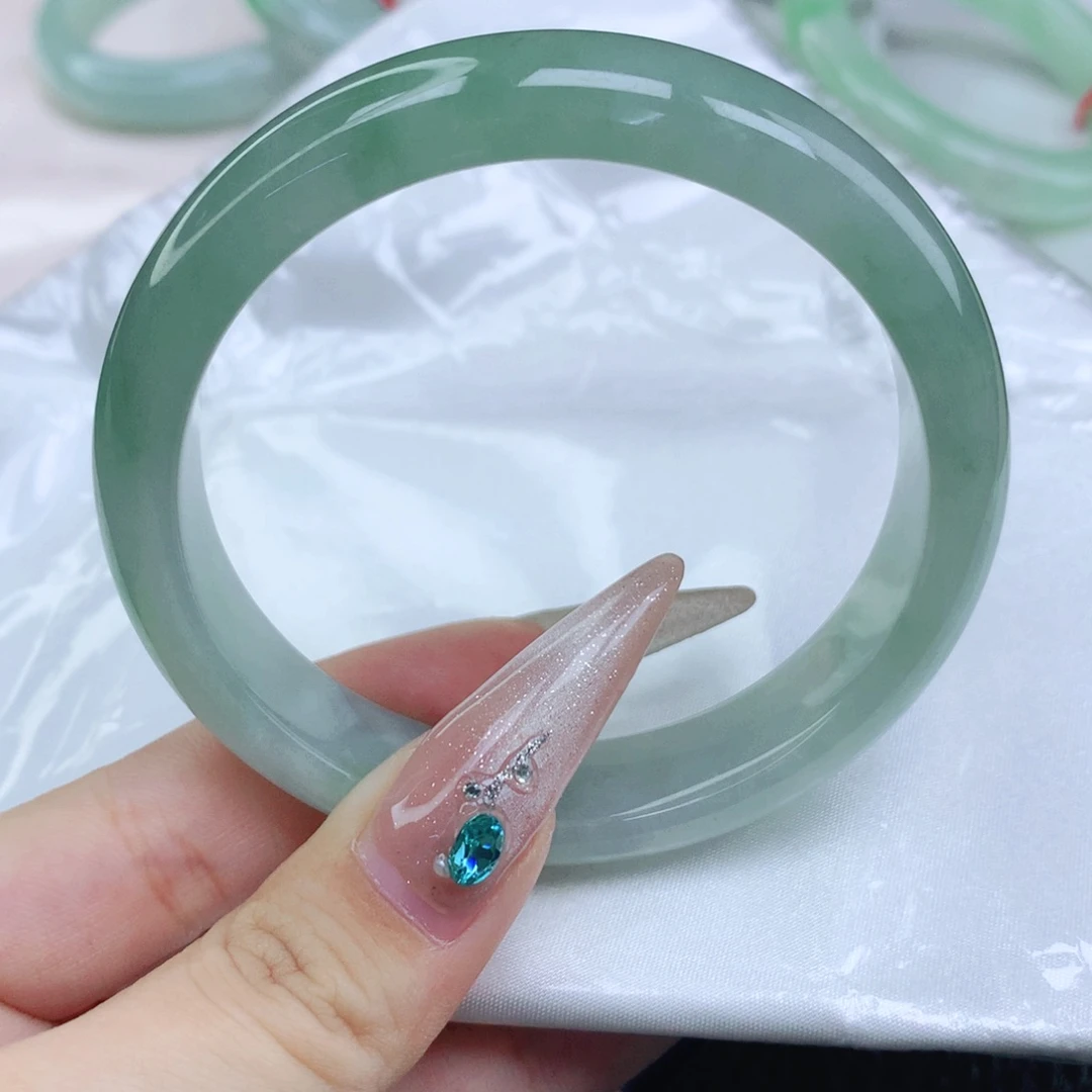 翡翠手镯未镶嵌57-58圈