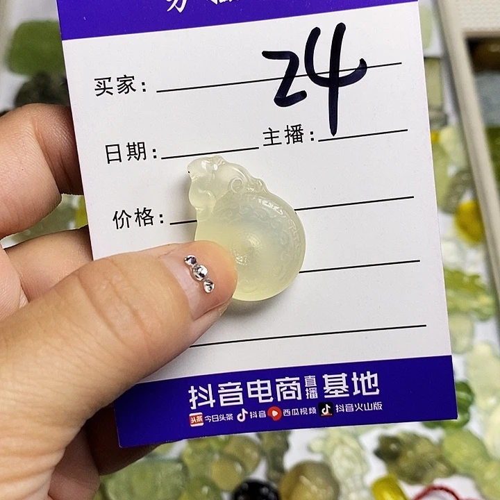 今***？未镶嵌蛇纹石玉颈饰