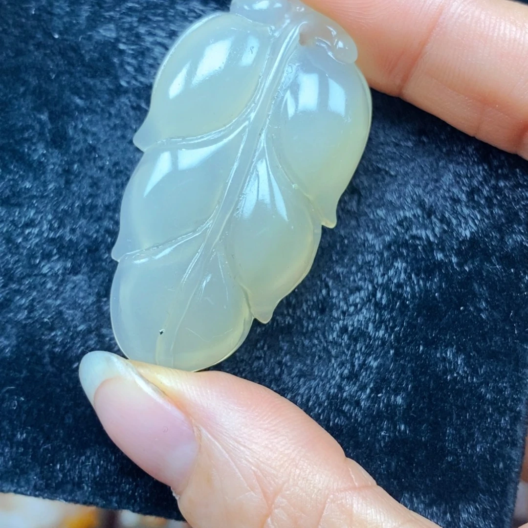 未镶嵌石英质玉（黄龙玉）颈饰