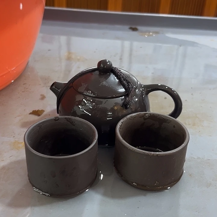 紫砂茶宠通过给别别扭扭呢