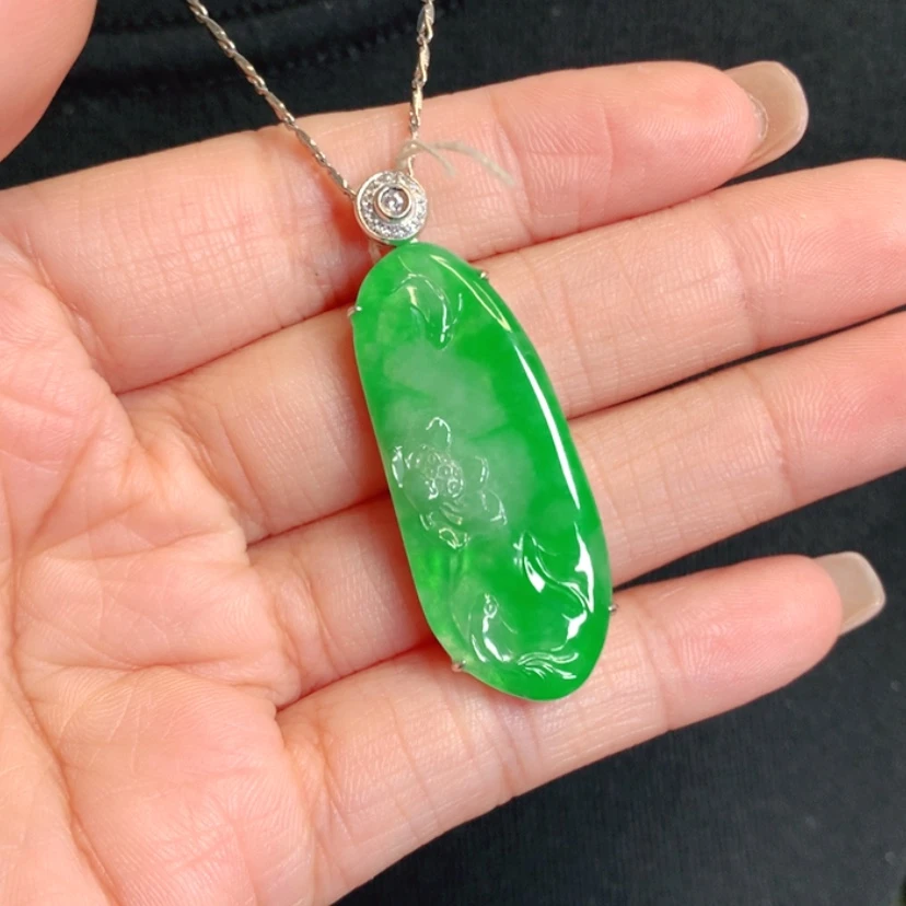 【闪购商品】颈饰18K金镶嵌翡翠莲年有鱼