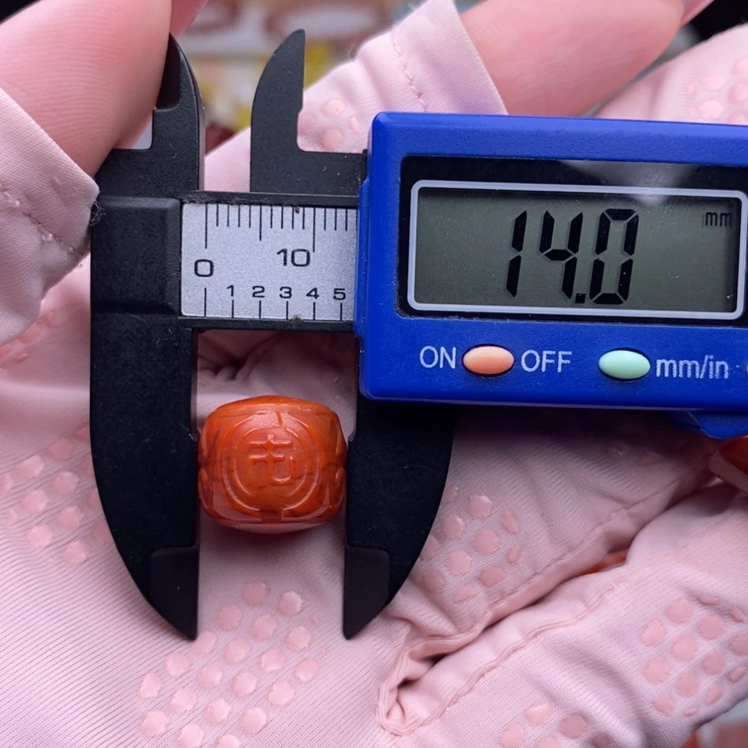 南红玛瑙配饰未镶嵌有瑕疵纹裂