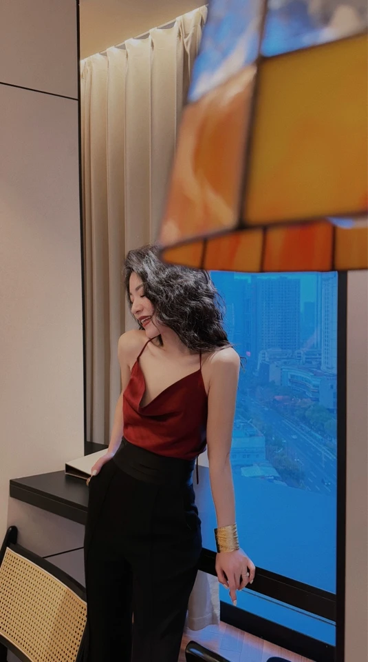 MIRROR 【涛姐精选】闻香识女人荡领气质女人吊带
