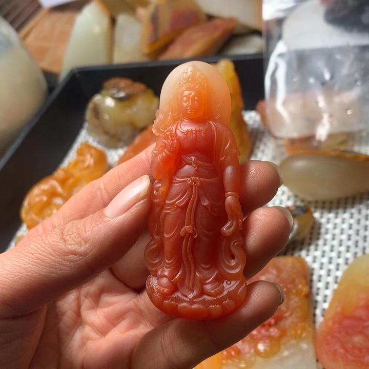 石英质玉（黄龙玉）未镶嵌颈饰