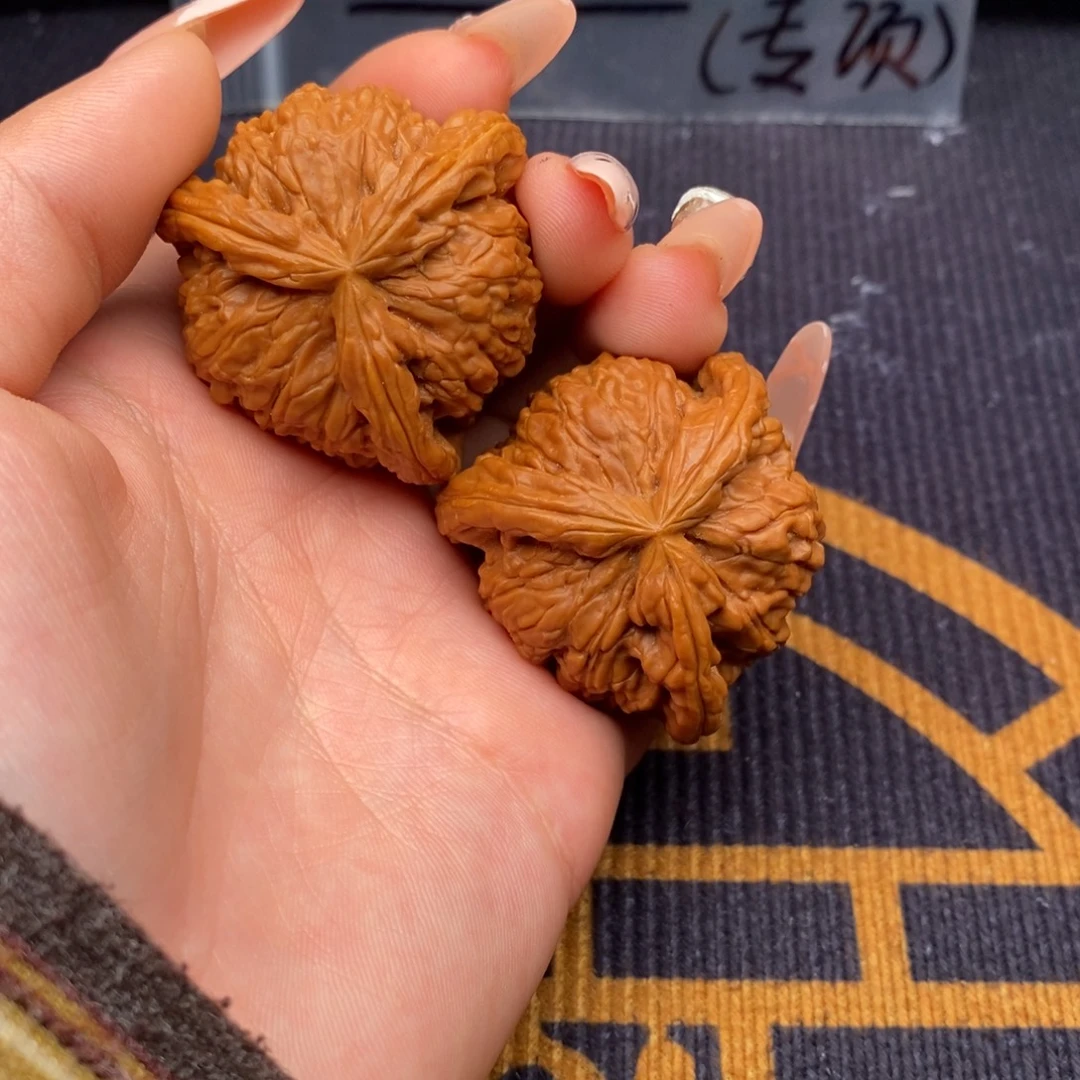 *****文玩核桃吊坠白狮子