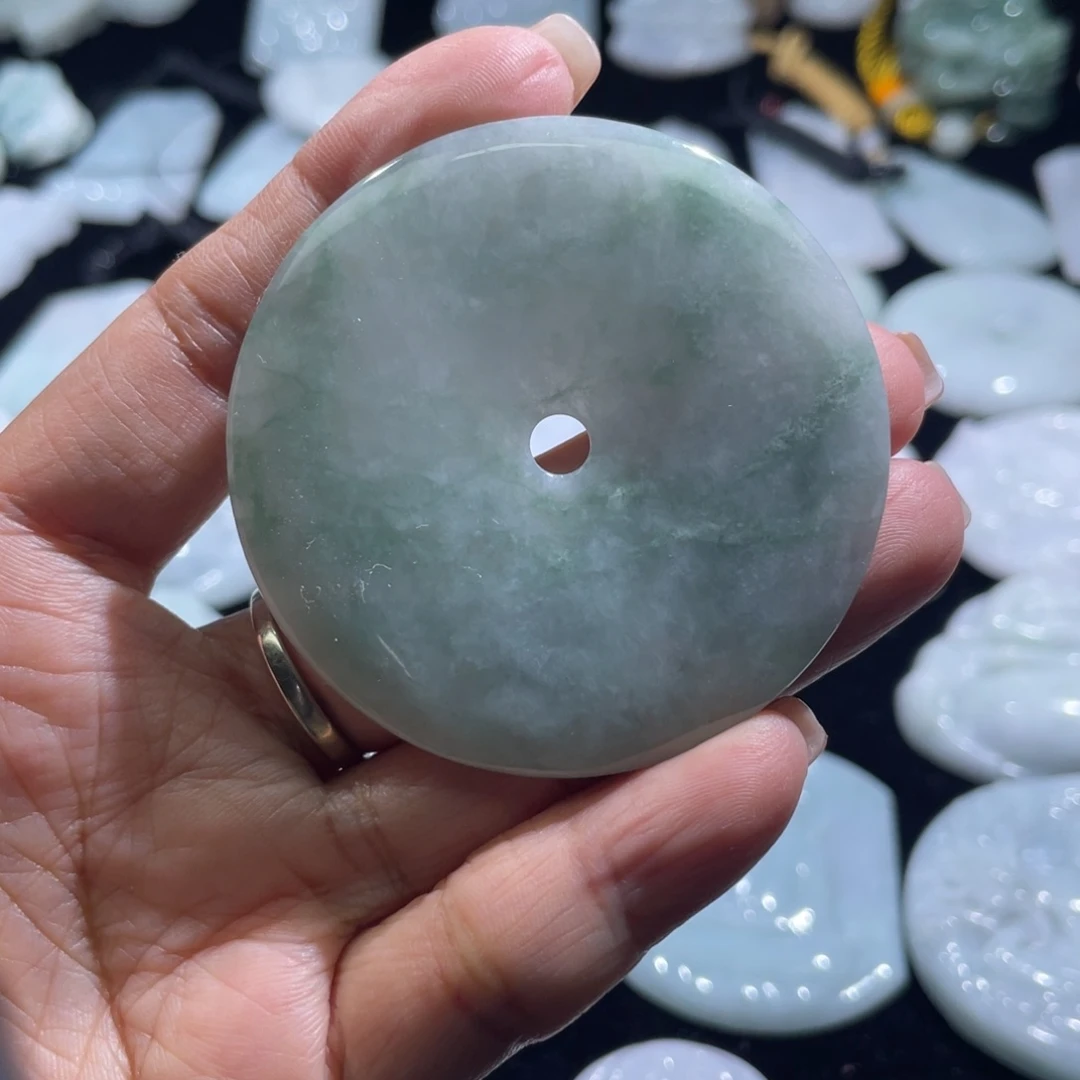 翡翠未镶嵌颈饰平安扣