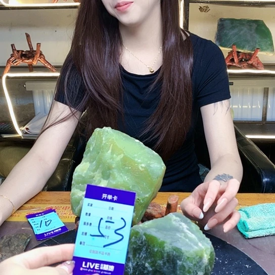 【闪购商品】未镶嵌蛇纹石玉原石&***饼