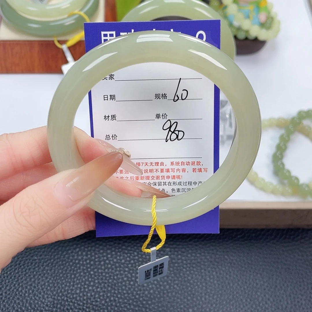 和田玉未镶嵌手镯