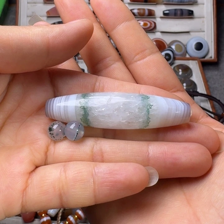 文***糕玛瑙/玉髓颈饰未镶嵌