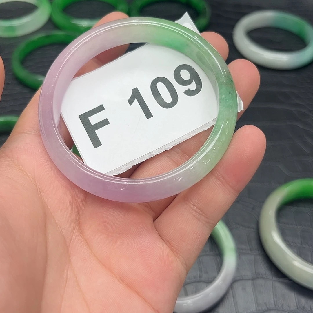 翡翠手镯未镶嵌默认瑕疵