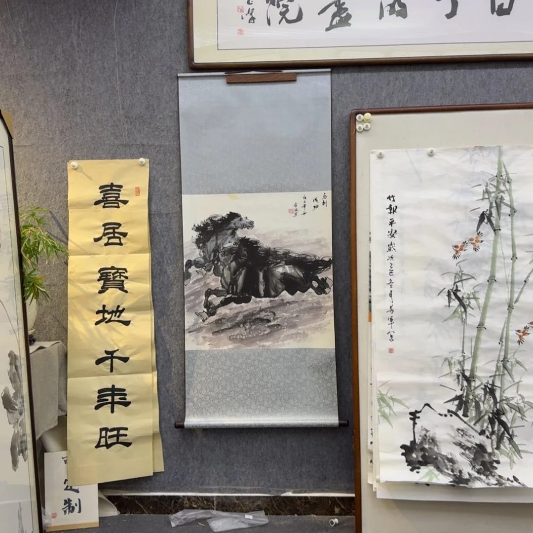 国画马到成功斗方成品卷轴一幅