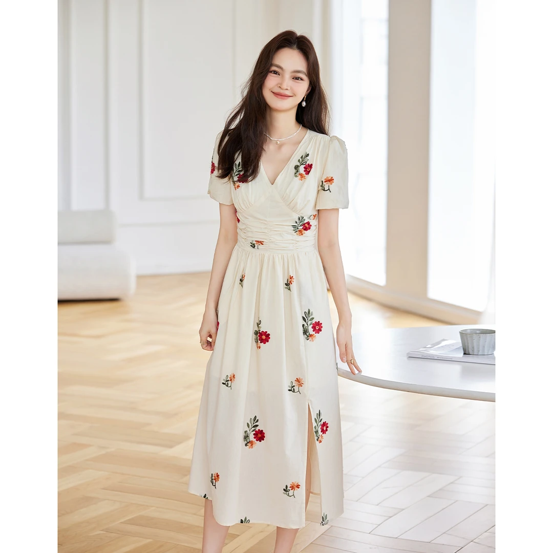 【籽言专属】收腰显瘦刺绣V领连衣裙AN24X2751