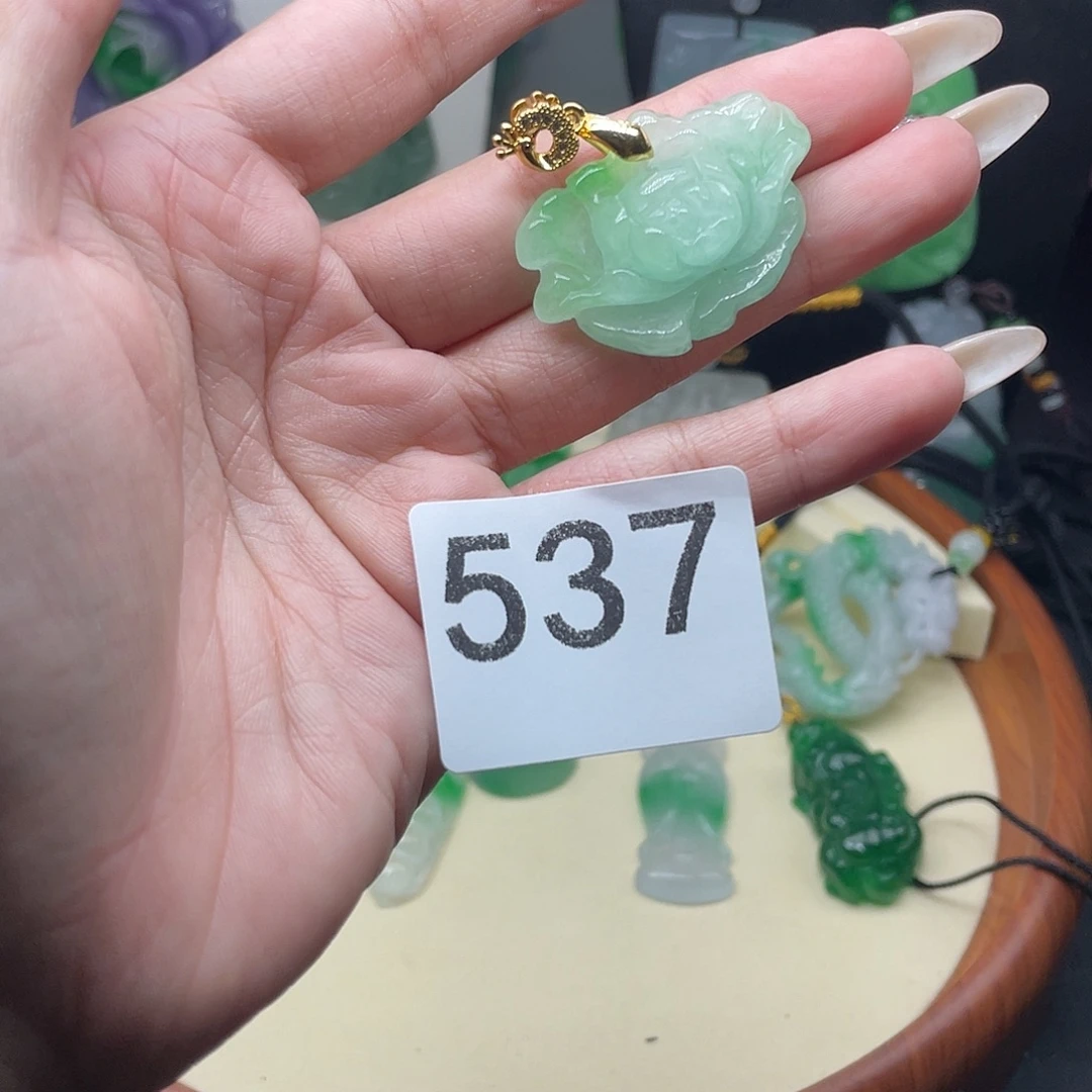 翡翠未镶嵌吊坠(赠链)