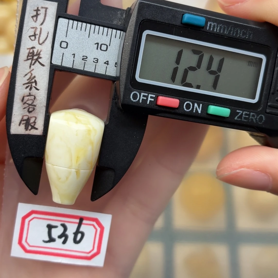 ****。蜜蜡未镶嵌裸石蜜蜡