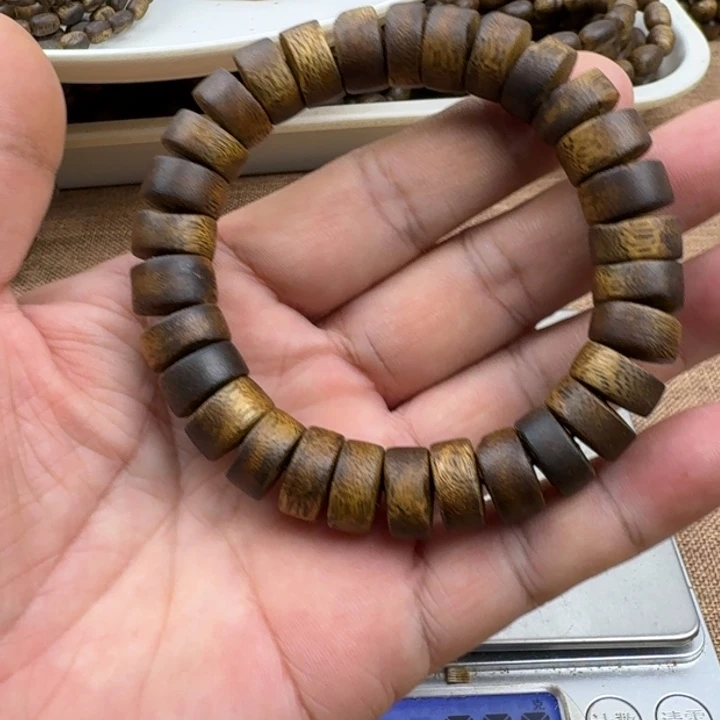 蔡***，手串沉香乌身手串13克加