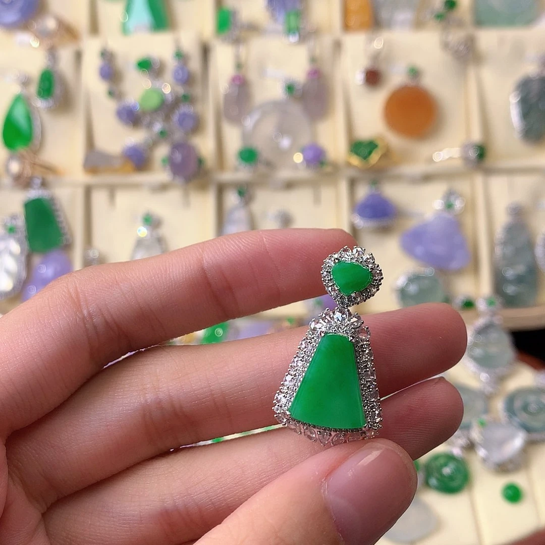 翡翠颈饰18K金镶嵌吊坠