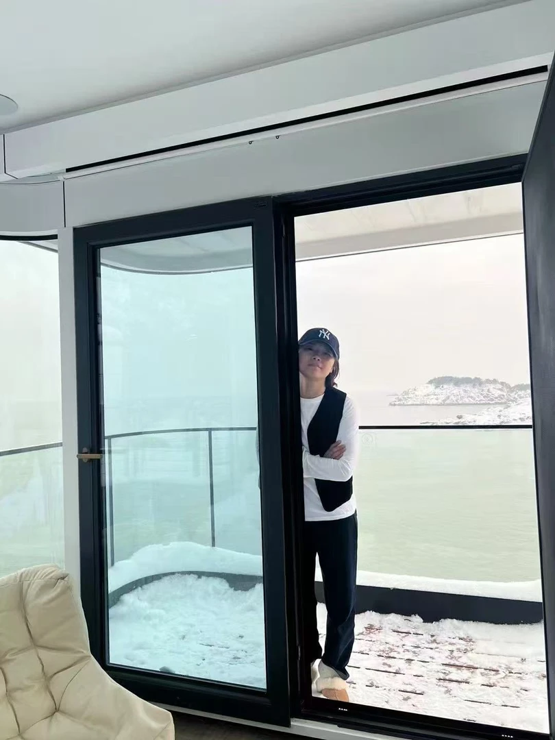 EXIT 2063 简约长袖T恤