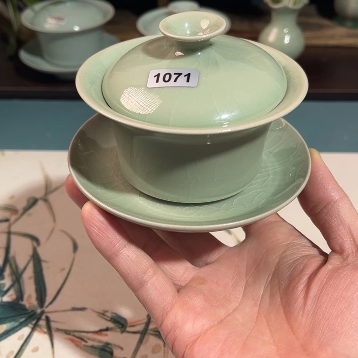 汝瓷1071大瑕三才盖碗