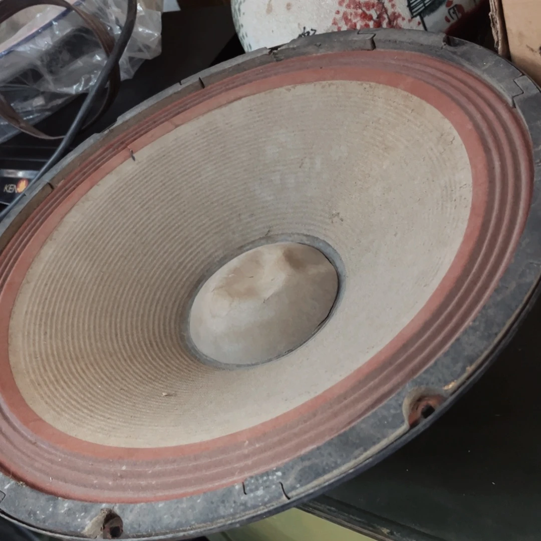 8新15寸烂边的喇叭一个，包邮