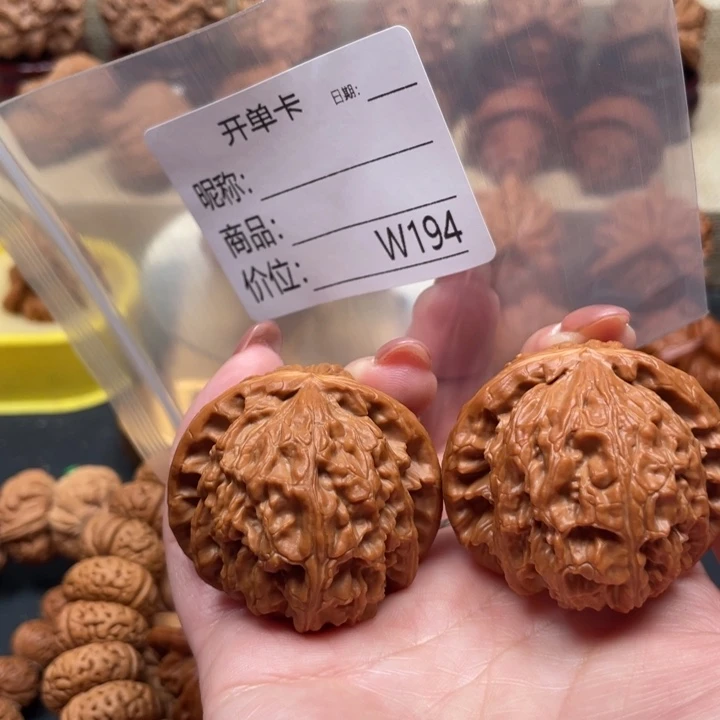 荣***装文玩核桃吊坠文玩的好的人都是有