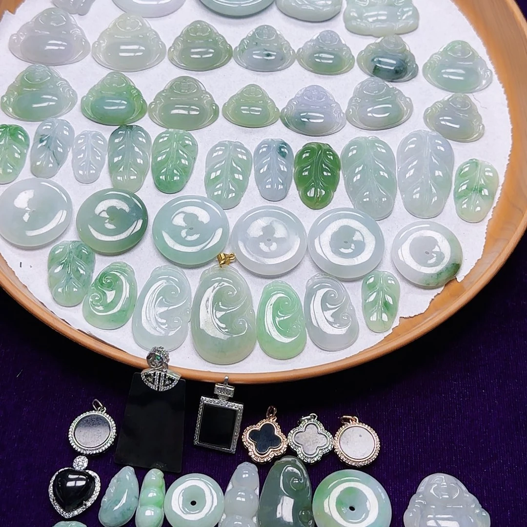 翡翠未镶嵌吊坠(赠链)翡翠