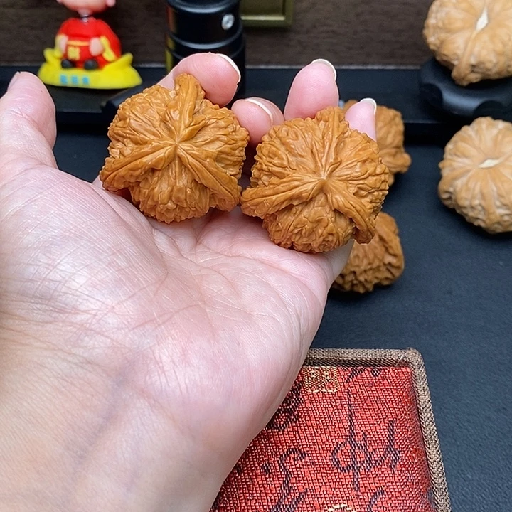 平***凡文玩核桃把件白奔