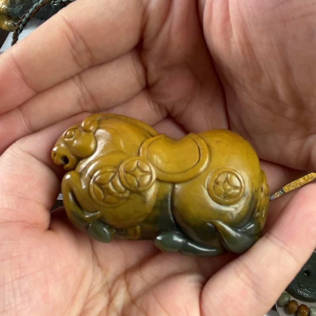 岫岩河磨玉（透闪石质玉）把件未镶嵌太**