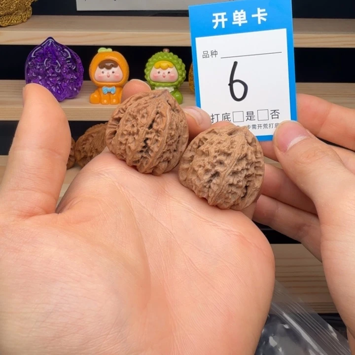 文玩核桃吊坠三角白35