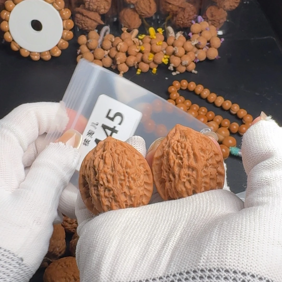 文玩核桃把件37金牛C445