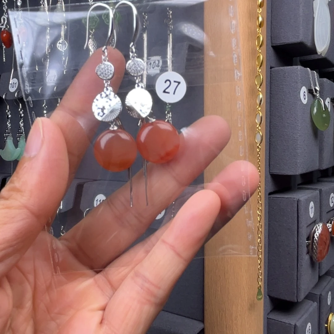 银S925镶嵌南红玛瑙耳饰坤****息