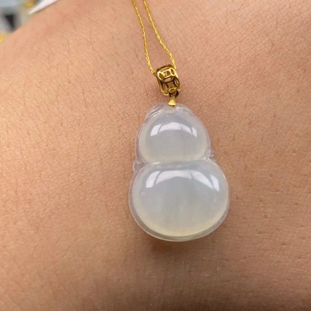 翡翠18K金镶嵌颈饰葫芦