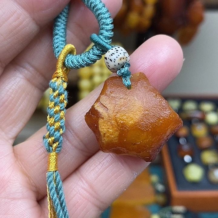 琥珀未镶嵌颈饰钥匙扣