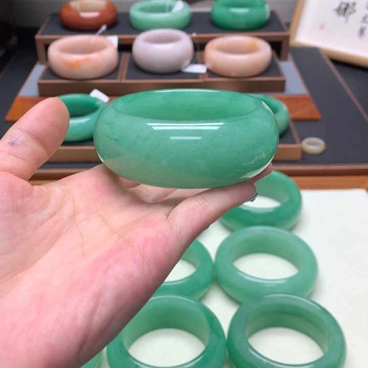 夏***玫石英质玉（非洲翠）合金佘太翠