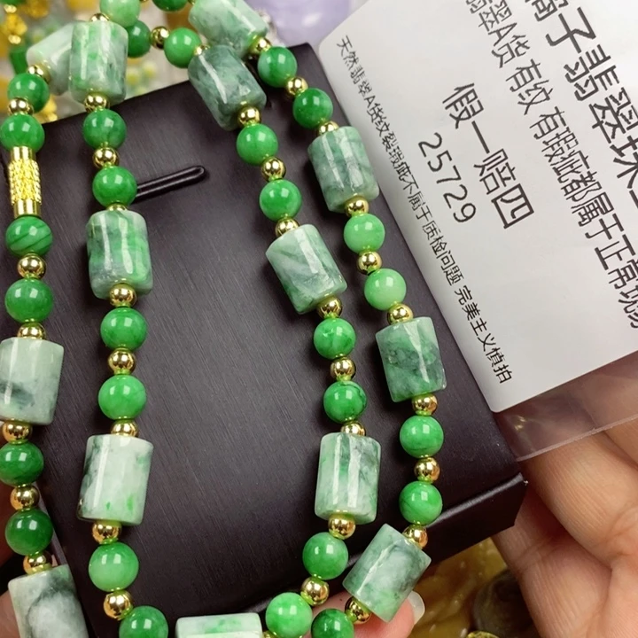 装***姐吊坠(赠链)未镶嵌翡翠