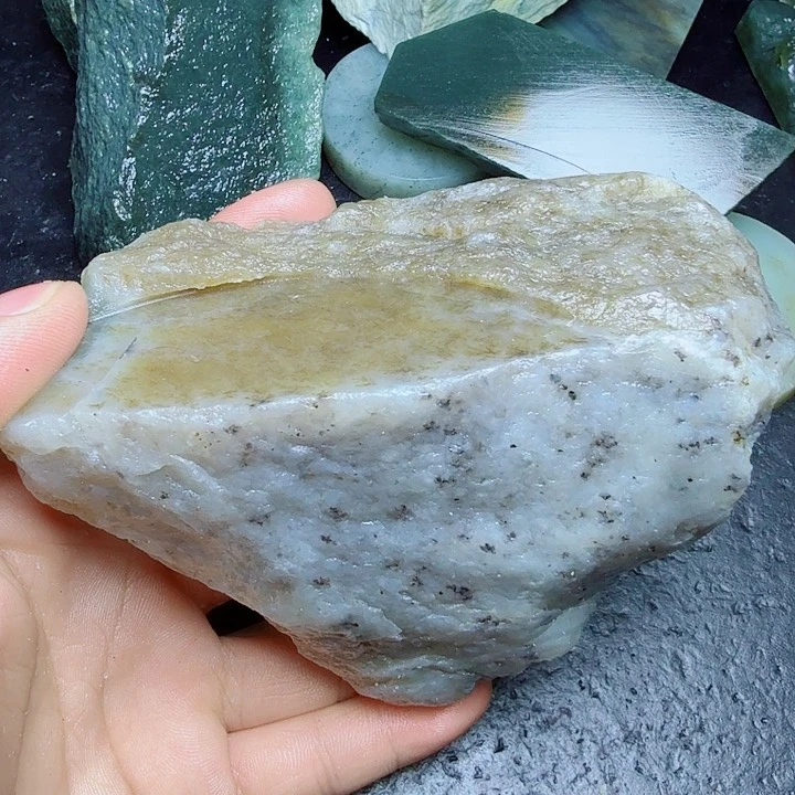 和田玉（糖玉）未镶嵌珠宝奇石