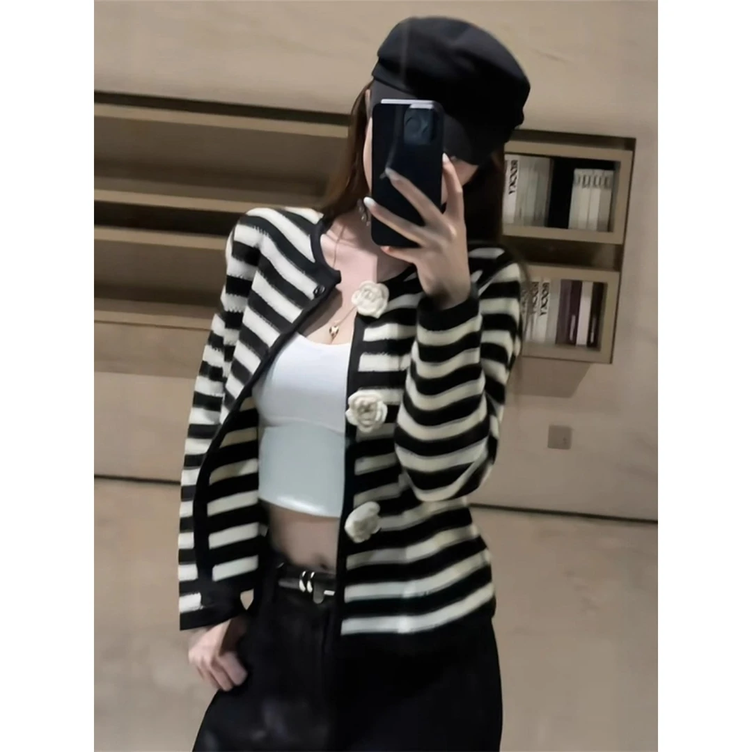 法式小香风时髦山茶花条纹洋气开衫外套女秋冬高级感百搭短款上衣