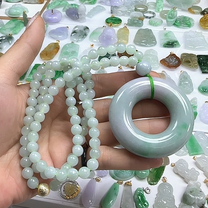 翡翠颈饰未镶嵌甜甜圈一套