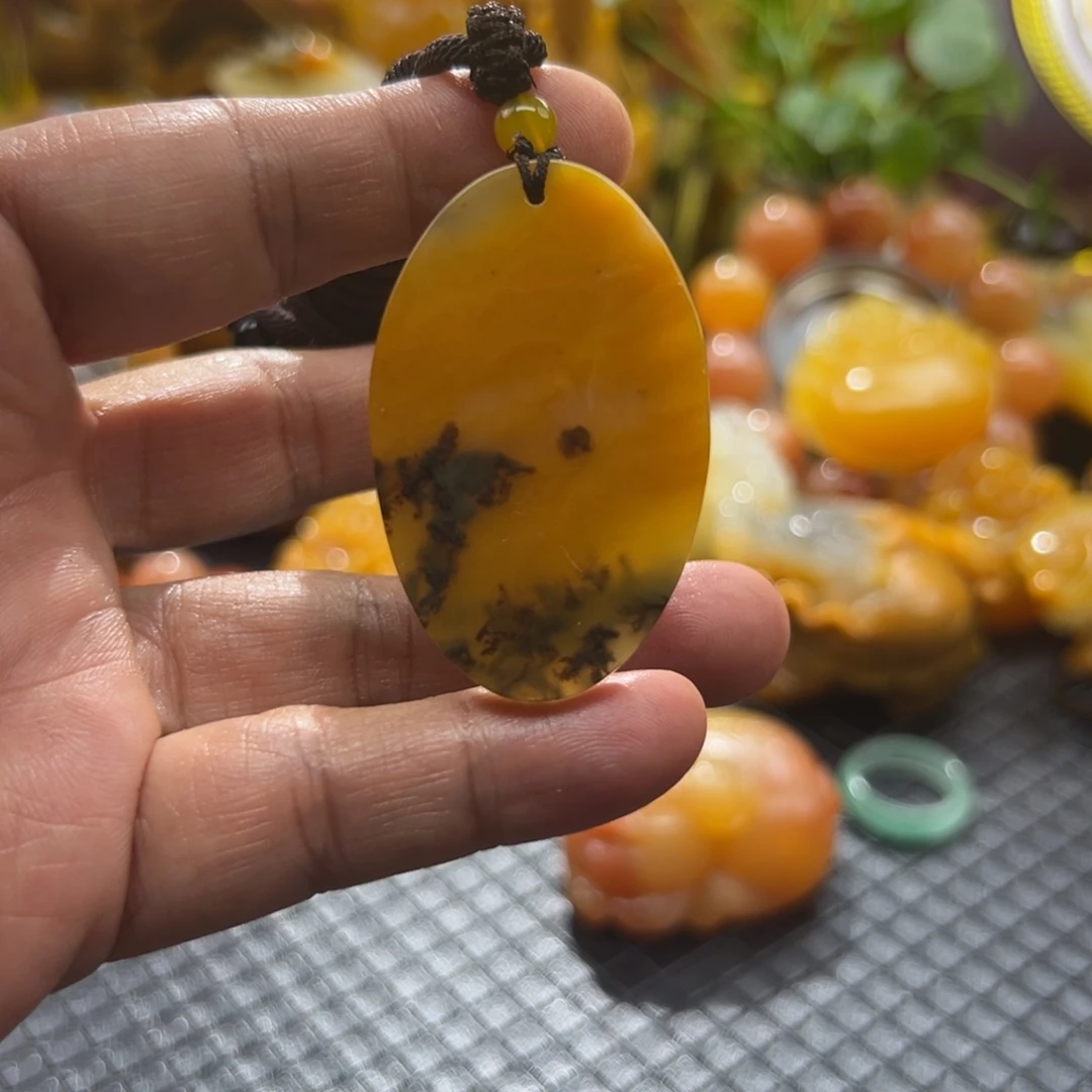 石英质玉未镶嵌颈饰