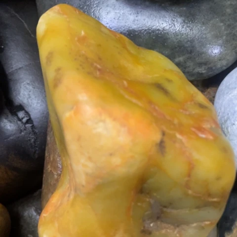 寒***隐未镶嵌和田玉（糖玉）车挂