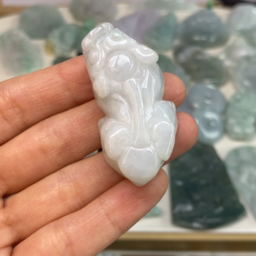翡翠颈饰未镶嵌貔貅