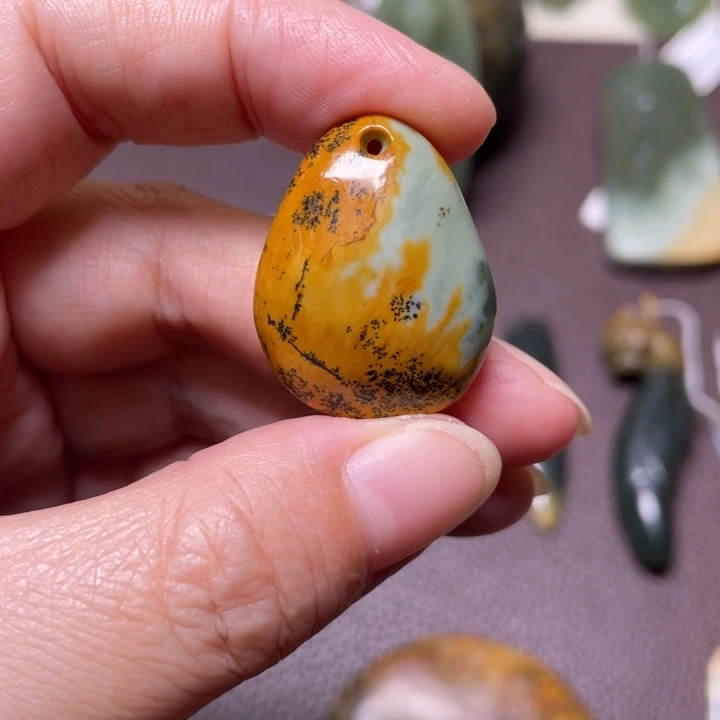 风***断岫岩河磨玉（透闪石质玉）未镶嵌颈饰