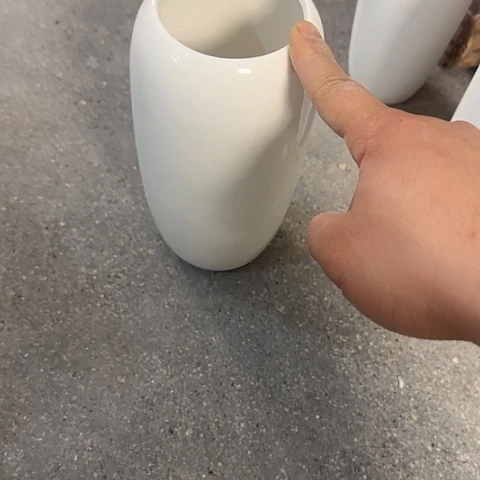 瓶肖*瑕疵20厘米28号花瓶一个