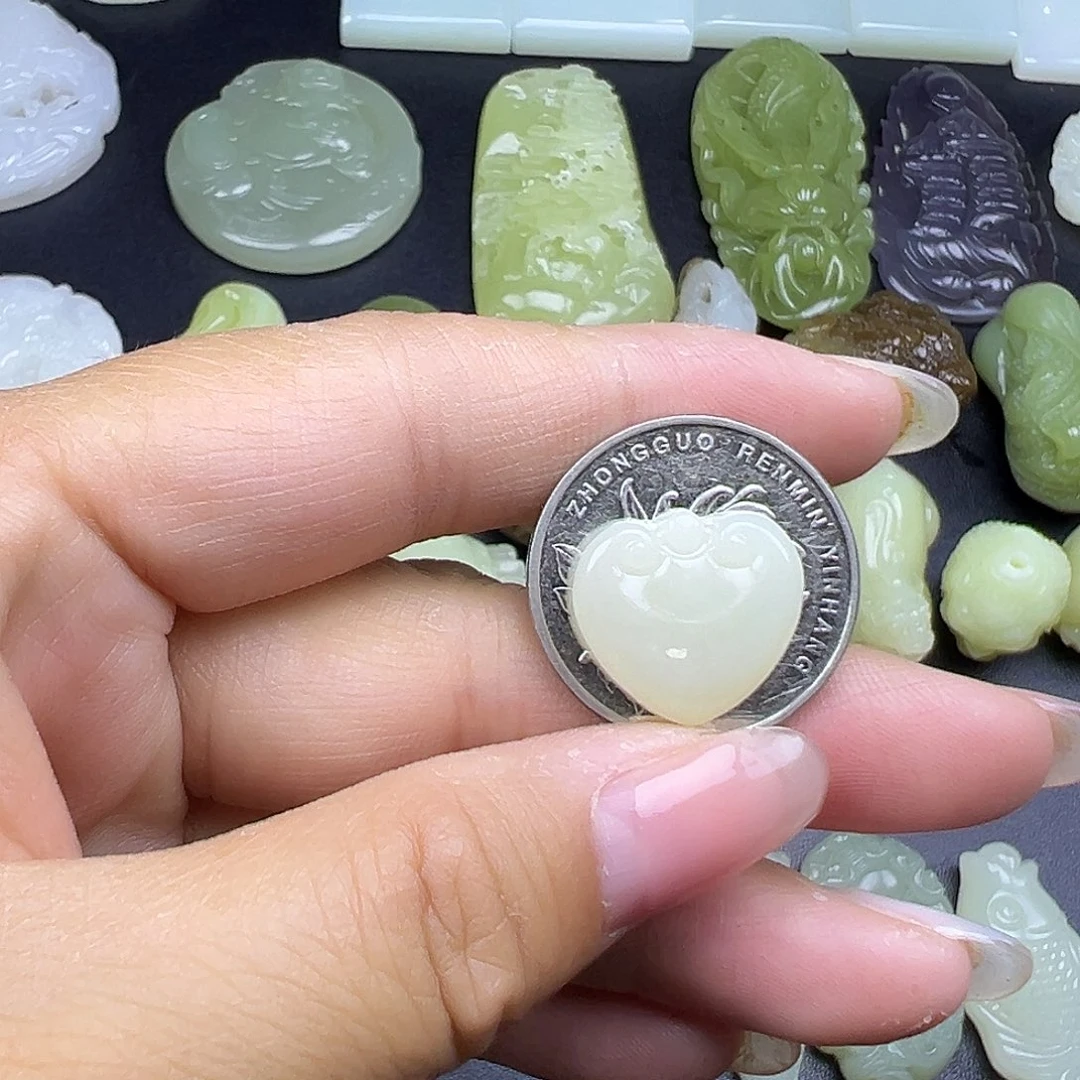 和田玉未镶嵌吊坠(赠链)