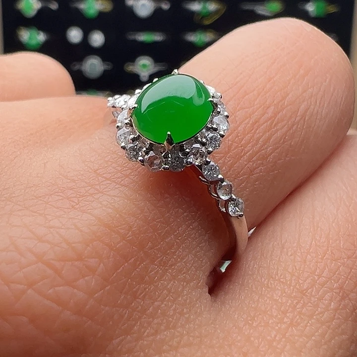 翡翠18K金镶嵌颈饰戒指