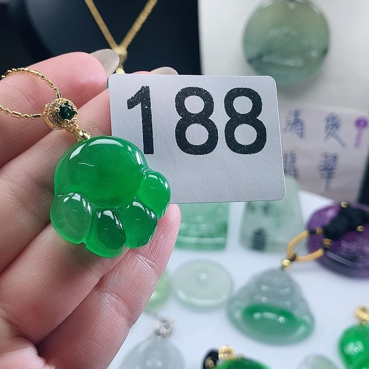 翡翠未镶嵌吊坠(赠链)