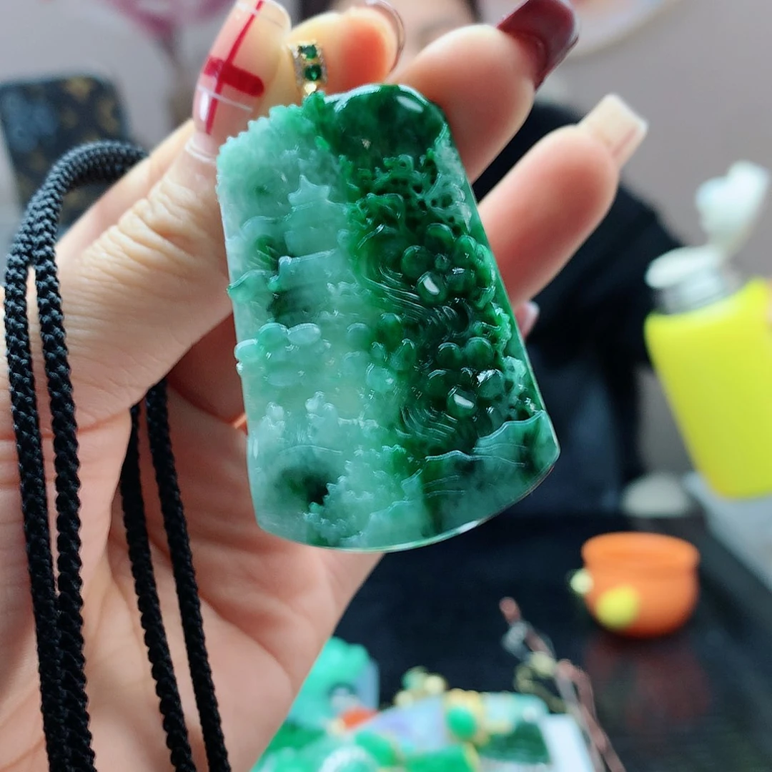 【闪购商品】翡翠吊坠(赠链)合金