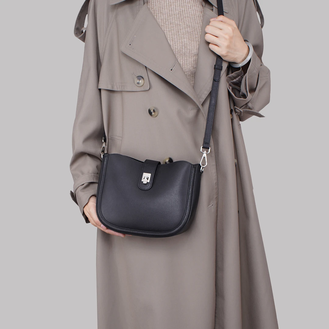 女士斜挎包2025时尚爆款真皮休闲水桶包个性洋气软牛皮斜挎通勤包