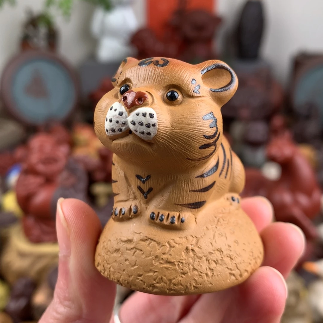 紫砂茶宠蹲石头老虎