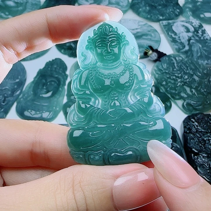 翡翠未镶嵌颈饰多样性发货天然的A货翡翠