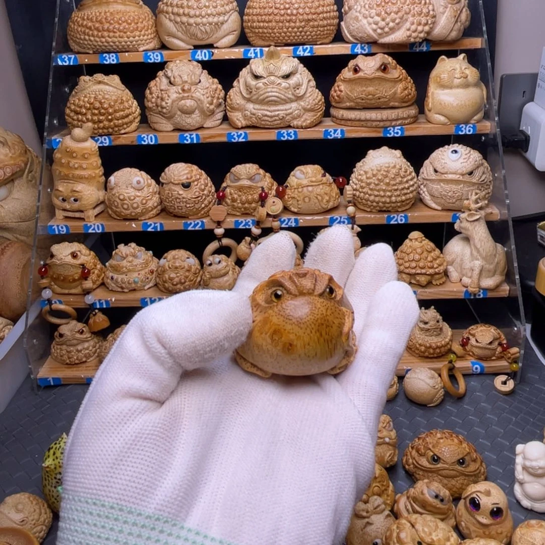 香榧木金*哥金蟾手把件竹根雕